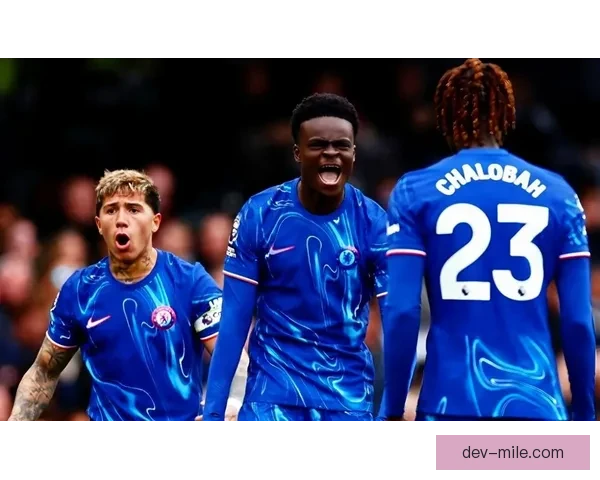 切尔西女足凭借净胜球优势惊险夺得英超冠军力压曼城捧杯